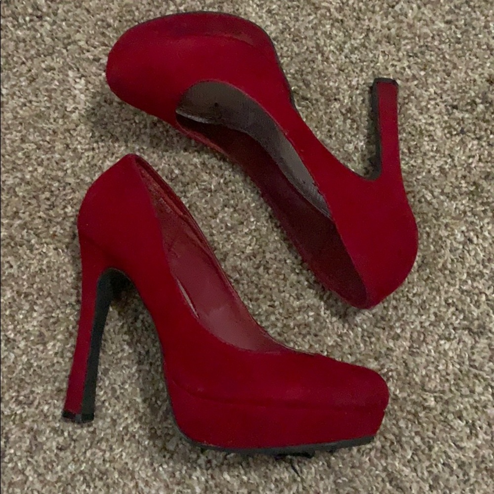 Velvet red high heel pumps!